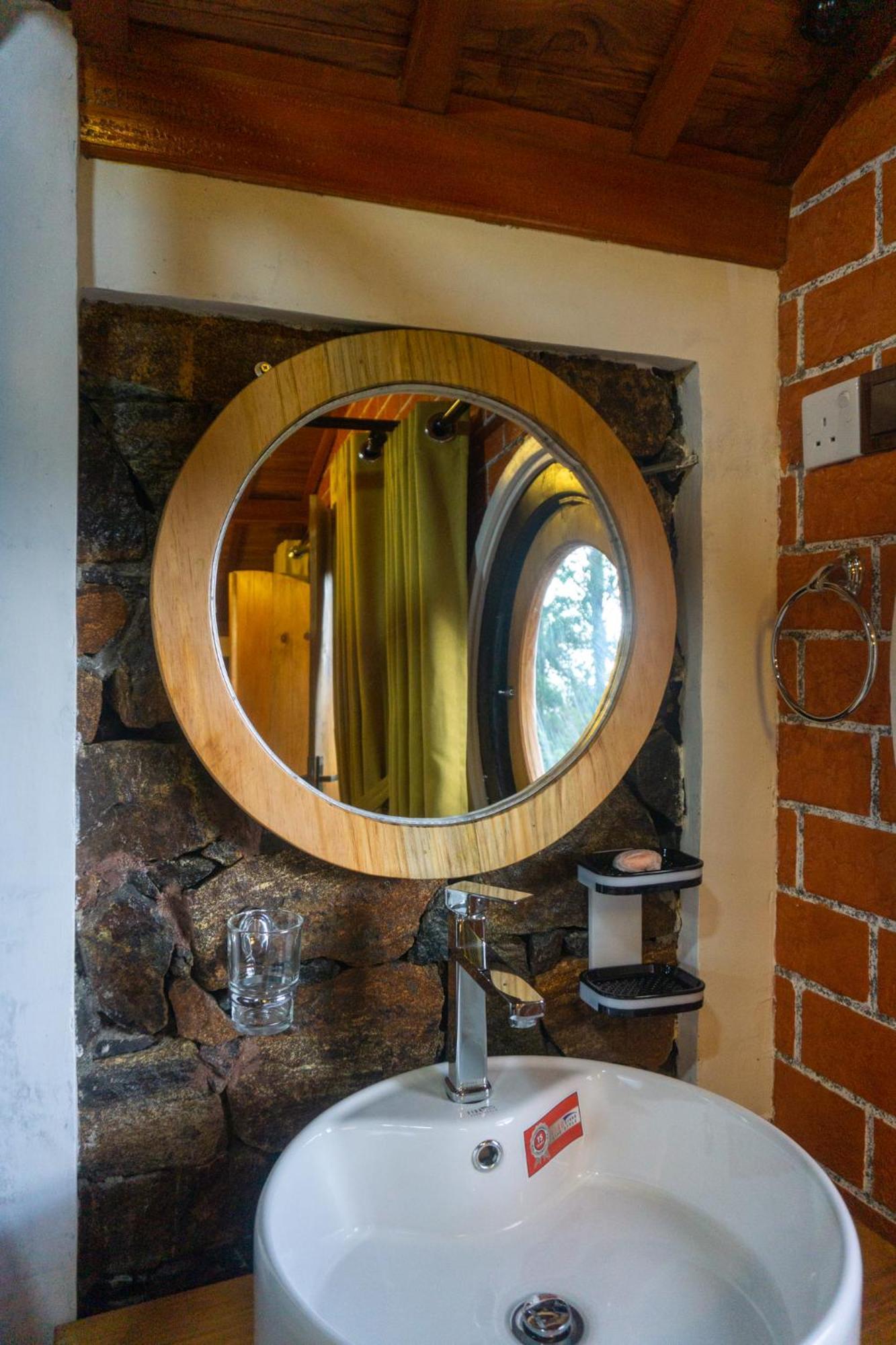 Hobbit Hole Hideaway Bed & Breakfast Ella Exterior photo