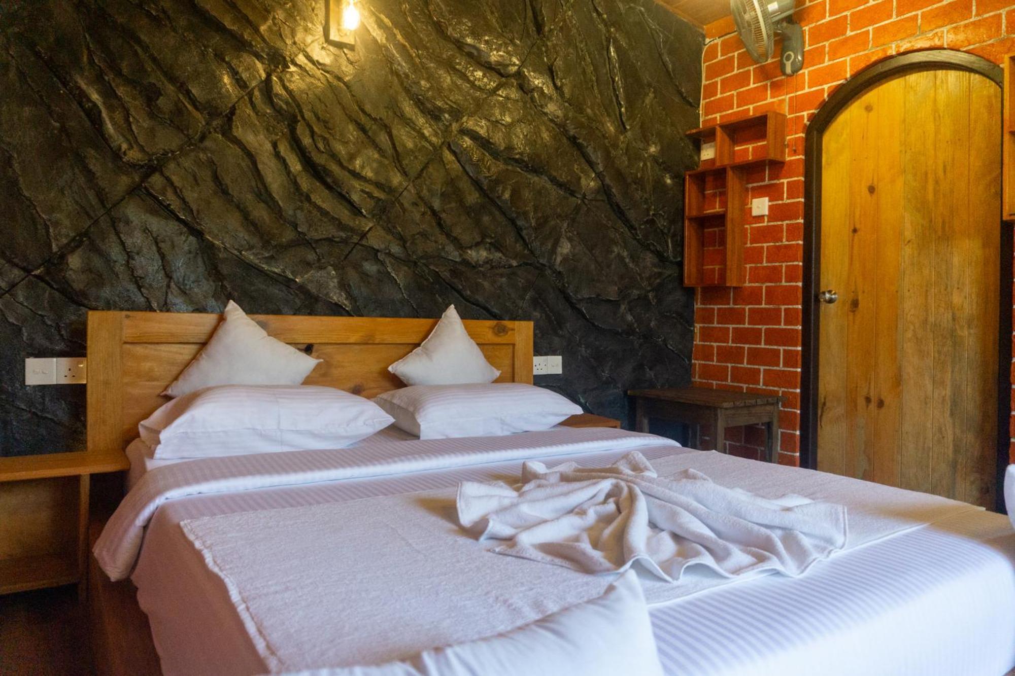 Hobbit Hole Hideaway Bed & Breakfast Ella Exterior photo