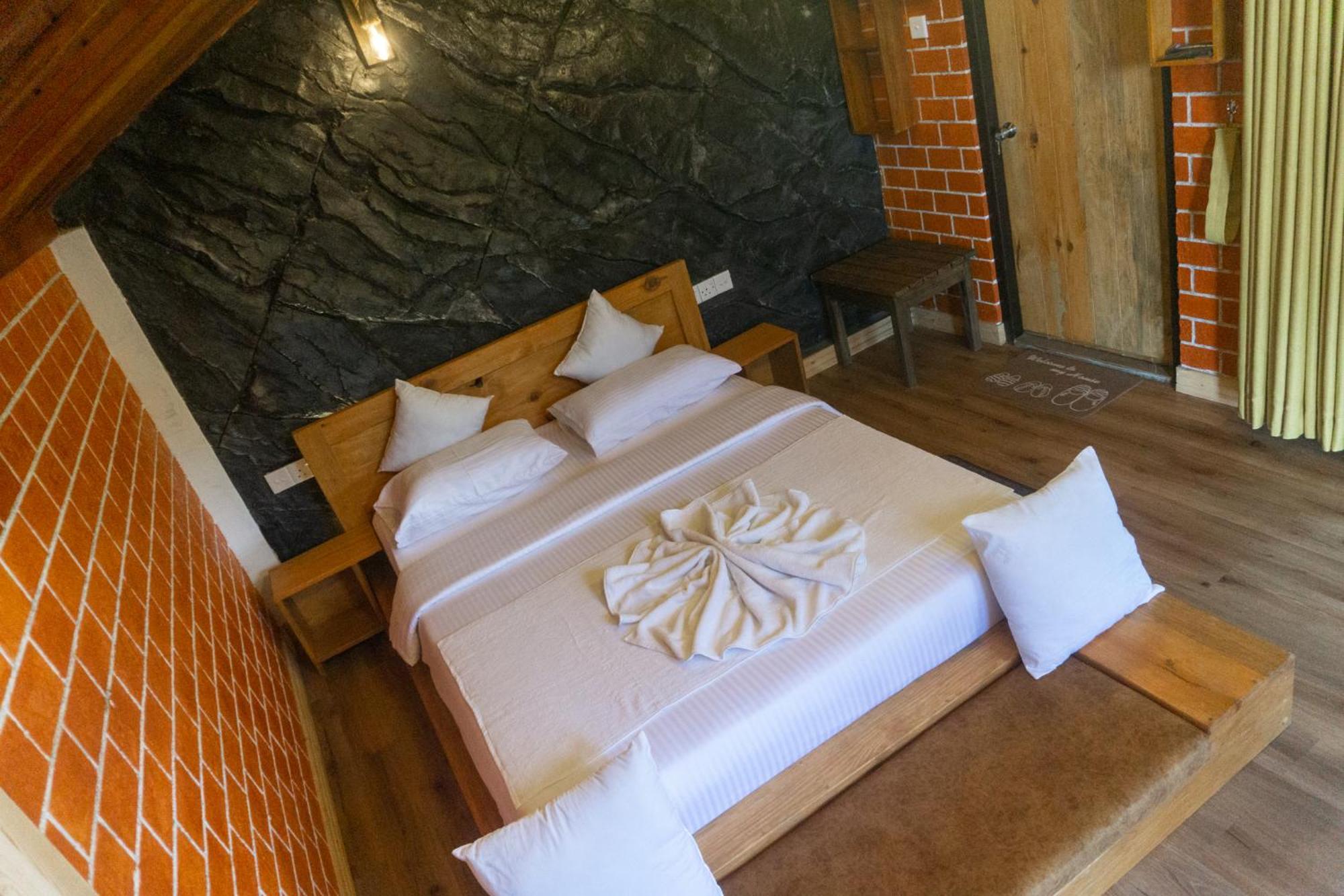Hobbit Hole Hideaway Bed & Breakfast Ella Exterior photo