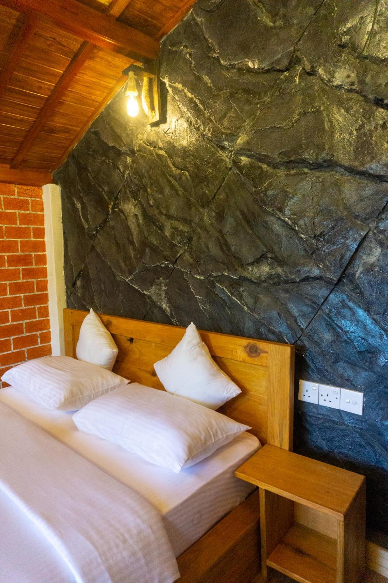Hobbit Hole Hideaway Bed & Breakfast Ella Exterior photo